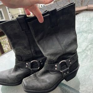 Engineer boot by Mossimo. Size 6. Black.